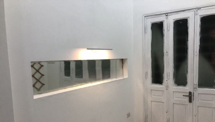 CHO THUÊ NHÀ NGÕ 158 TRƯƠNG ĐỊNH, 3.5 TẦNG, 28M2, 2 NGỦ, 2 WC, GIÁ 8 TRIỆU - ƯU TIÊN Ở GĐ.